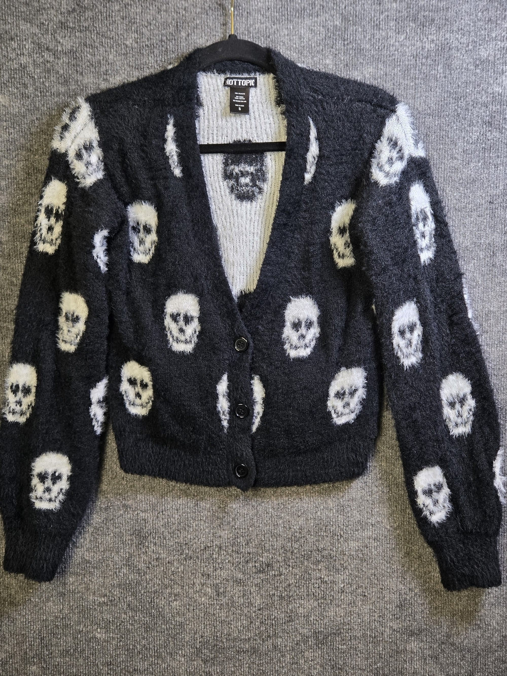 Hot Topic Cardigan Women S Black White Fuzzy Cropped Happy Skull Print